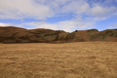 İzlanda 'nın doğu kesimindeki bir dağın görüntüsü 