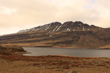 Berufjorour Doğu İzlanda 'da bir fiyorttur. Yaklaşık 20 kilometre uzunluğunda ve 2 ila 5 kilometre genişliğinde..