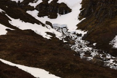 Fardagafoss, İzlanda 'nın doğu bölgesinde yer alan Seyoisfjorou kasabasına giden yolda Egilsstadir' in hemen dışında yer alan bir şelaledir.