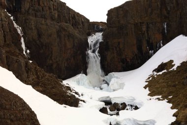 Fardagafoss, İzlanda 'nın doğu bölgesinde yer alan Seyoisfjorou kasabasına giden yolda Egilsstadir' in hemen dışında yer alan bir şelaledir.