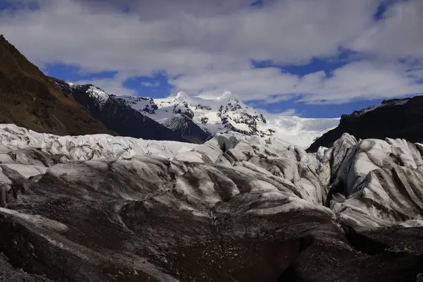 Svnafellsjkull İzlanda 'da bir buzuldur ve Vatnajkull' un buzul dilidir.