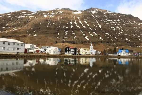 Seyisfjrur Město Východní Části Islandu Které Nachází Konci Fjordu Stejného Stock Fotografie