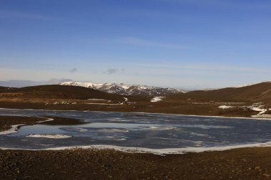 İzlanda 'nın kuzeydoğu bölgesindeki bir dağın görüş açısı