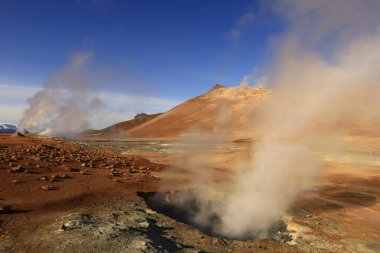 Hverarond İzlanda 'da hidrotermal bir bölge. Kaplıcaları, fümerolleri, çamur havuzları ve aktif solfatareleri var. Ülkenin kuzeyinde, Reykjahlio kasabasının doğusunda, Namafjall eteklerinde yer alır.