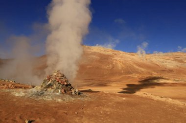 Hverarond İzlanda 'da hidrotermal bir bölge. Kaplıcaları, fümerolleri, çamur havuzları ve aktif solfatareleri var. Ülkenin kuzeyinde, Reykjahlio kasabasının doğusunda, Namafjall eteklerinde yer alır.