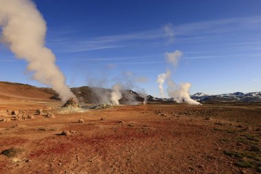 Hverarond İzlanda 'da hidrotermal bir bölge. Kaplıcaları, fümerolleri, çamur havuzları ve aktif solfatareleri var. Ülkenin kuzeyinde, Reykjahlio kasabasının doğusunda, Namafjall eteklerinde yer alır.