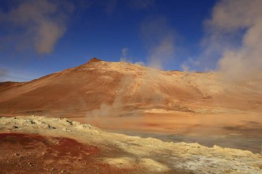 Hverarond İzlanda 'da hidrotermal bir bölge. Kaplıcaları, fümerolleri, çamur havuzları ve aktif solfatareleri var. Ülkenin kuzeyinde, Reykjahlio kasabasının doğusunda, Namafjall eteklerinde yer alır.