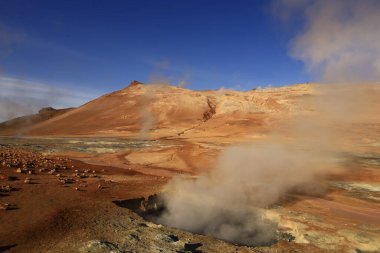 Hverarond İzlanda 'da hidrotermal bir bölge. Kaplıcaları, fümerolleri, çamur havuzları ve aktif solfatareleri var. Ülkenin kuzeyinde, Reykjahlio kasabasının doğusunda, Namafjall eteklerinde yer alır.