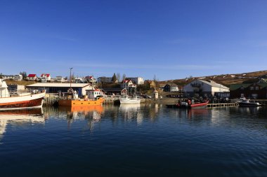 Husavik, Norourland eystra 'nın kuzeyindeki Norourping belediyesinde yer alan bir İzlanda yerlisidir.
