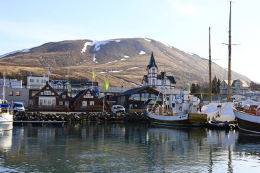 Husavik, Norourland eystra 'nın kuzeyindeki Norourping belediyesinde yer alan bir İzlanda yerlisidir.