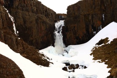 Fardagafoss, Egilsstaoir 'in hemen dışında Seyoisfjorour kasabasına giden yolda bulunan bir şelaledir.