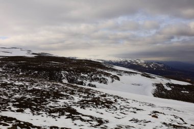 İzlanda 'nın doğu bölgesindeki bir dağa bakın.