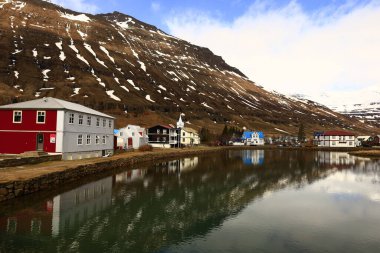 Seyoisfjorur, İzlanda 'nın doğu kesiminde, aynı adı taşıyan fiyordun en iç noktasında bulunan bir kasabadır. Kasaba Mlaing belediyesinde yer almaktadır..