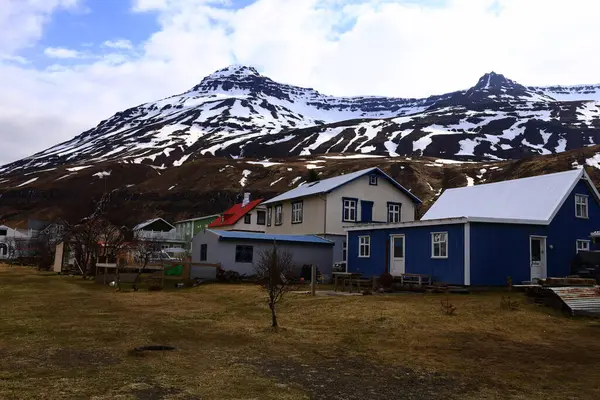 Seyisfjorour, İzlanda 'nın doğu kesiminde, fiyordun en iç noktasında bulunan bir kasabadır. Kasaba Mulaping belediyesinde yer almaktadır..