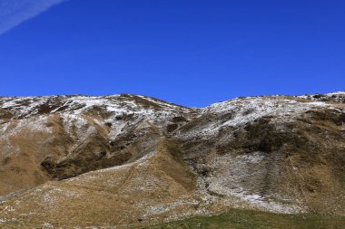İzlanda 'nın güney kıyısındaki Vik i Myrdal' ın yanındaki bir dağa bak.