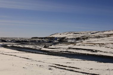 İzlanda 'nın güney kıyısındaki Vik i Myrdal' ın yanındaki bir dağa bak.