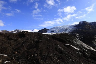 Falljokull, İzlanda 'da Vatnajokull' un buzul dilini oluşturan bir buzuldur..