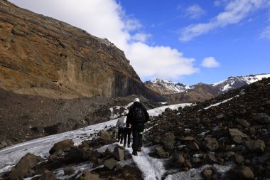 Falljokull, İzlanda 'da Vatnajokull' un buzul dilini oluşturan bir buzuldur..