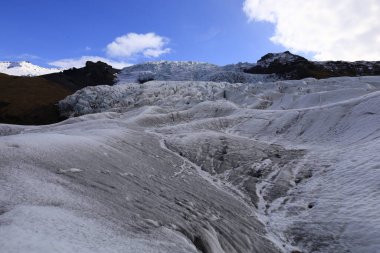 Falljokull, İzlanda 'da Vatnajokull' un buzul dilini oluşturan bir buzuldur..