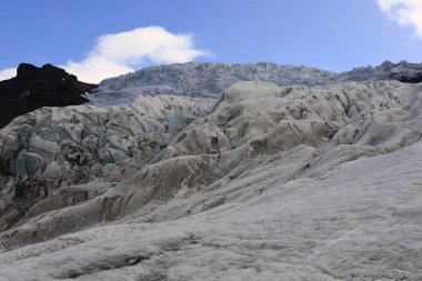 Falljokull, İzlanda 'da Vatnajokull' un buzul dilini oluşturan bir buzuldur..