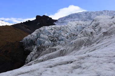 Falljokull, İzlanda 'da Vatnajokull' un buzul dilini oluşturan bir buzuldur..