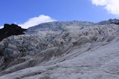 Falljokull, İzlanda 'da Vatnajokull' un buzul dilini oluşturan bir buzuldur..