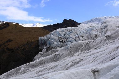 Falljokull, İzlanda 'da Vatnajokull' un buzul dilini oluşturan bir buzuldur..