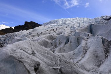 Falljokull, İzlanda 'da Vatnajokull' un buzul dilini oluşturan bir buzuldur..