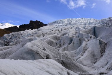 Falljokull, İzlanda 'da Vatnajokull' un buzul dilini oluşturan bir buzuldur..