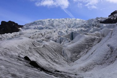 Falljokull, İzlanda 'da Vatnajokull' un buzul dilini oluşturan bir buzuldur..