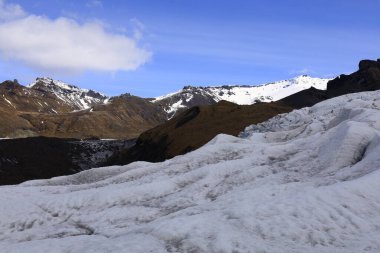 Falljokull, İzlanda 'da Vatnajokull' un buzul dilini oluşturan bir buzuldur..