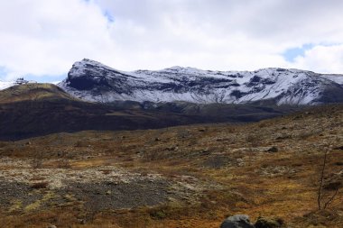 Svinafellsjokull, Vatnajokull 'un buzul dilini oluşturan bir İzlanda buzuludur..