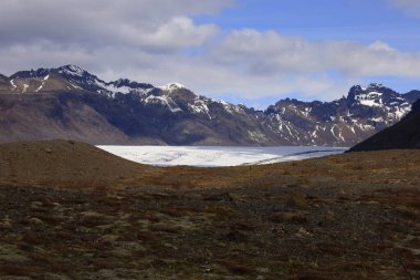 Svinafellsjokull, Vatnajokull 'un buzul dilini oluşturan bir İzlanda buzuludur..