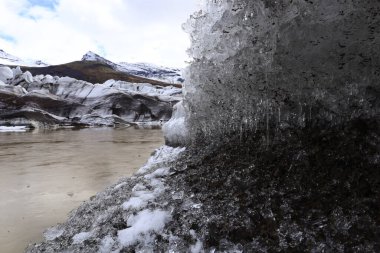 Svinafellsjokull, Vatnajokull 'un buzul dilini oluşturan bir İzlanda buzuludur..
