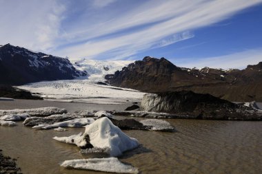 Fjallsarlon İzlanda 'nın Vatnajokull buzulunun güneyinde yer alan bir proglasyon gölüdür.