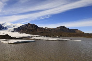 Fjallsarlon İzlanda 'nın Vatnajokull buzulunun güneyinde yer alan bir proglasyon gölüdür.