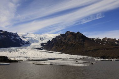 Fjallsarlon İzlanda 'nın Vatnajokull buzulunun güneyinde yer alan bir proglasyon gölüdür.