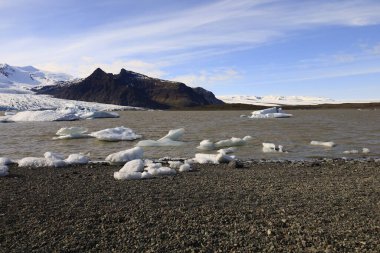 Fjallsarlon İzlanda 'nın Vatnajokull buzulunun güneyinde yer alan bir proglasyon gölüdür.