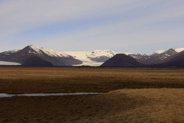 Vatnajkull Ulusal Parkı (İzlandaca: Vatnajkulsjgarur) İzlanda 'da bulunan ve Avrupa' nın 14,141 km2, bir başka deyişle ülkenin% 13 'ünü kapsayan bir ulusal parktır.