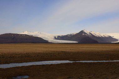 Vatnajkull Ulusal Parkı (İzlandaca: Vatnajkulsjgarur) İzlanda 'da bulunan ve Avrupa' nın 14,141 km2, bir başka deyişle ülkenin% 13 'ünü kapsayan bir ulusal parktır.