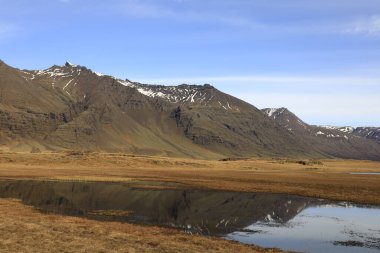 Vatnajkull Ulusal Parkı (İzlandaca: Vatnajkulsjgarur) İzlanda 'da bulunan ve Avrupa' nın 14,141 km2, bir başka deyişle ülkenin% 13 'ünü kapsayan bir ulusal parktır.