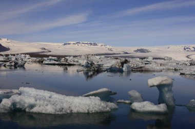 Jokulsarlon İzlanda 'nın güneyindeki Vatnajokull Ulusal Parkı' nın güneyinde büyük bir buzul gölüdür.