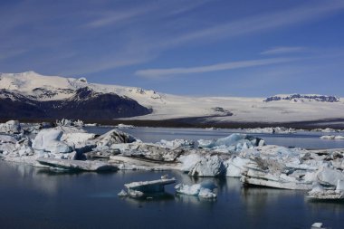 Jokulsarlon İzlanda 'nın güneyindeki Vatnajokull Ulusal Parkı' nın güneyinde büyük bir buzul gölüdür.