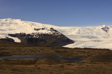 Vatnajkull Ulusal Parkı (İzlandaca: Vatnajkulsjgarur) İzlanda 'da bulunan ve Avrupa' nın 14,141 km2, bir başka deyişle ülkenin% 13 'ünü kapsayan bir ulusal parktır.