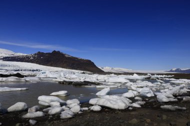 Fjallsarlon İzlanda 'nın Vatnajokull buzulunun güneyinde yer alan bir proglasyon gölüdür.