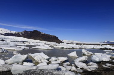 Fjallsarlon İzlanda 'nın Vatnajokull buzulunun güneyinde yer alan bir proglasyon gölüdür.