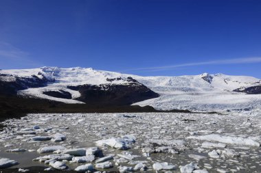 Fjallsarlon İzlanda 'nın Vatnajokull buzulunun güneyinde yer alan bir proglasyon gölüdür.