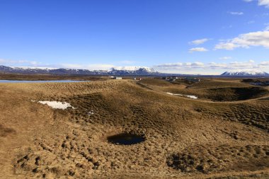 Myvatn, İzlanda 'nın kuzeyinde, Krafla volkanı yakınlarında aktif bir volkanik bölgede bulunan sığ bir göldür.