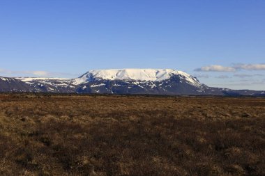 İzlanda 'nın Myvatn Gölü' nde yer alan Hverfjall volkanının görüş açısı.