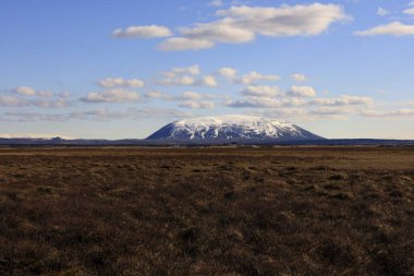İzlanda 'nın Myvatn Gölü' nde yer alan Hverfjall volkanının görüş açısı.